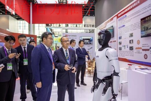 中国足球协会主席蔡振华会见华侨企业家蔡冠深 中国足球协会主席蔡振华会见华侨企业家蔡冠深